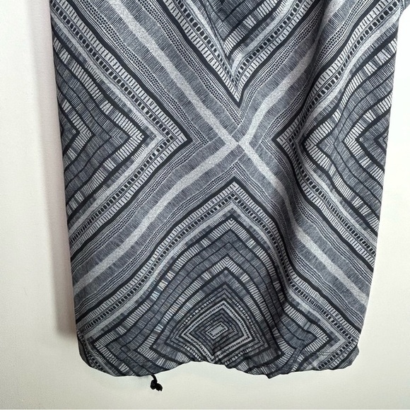 Fabletics printed norwalk built in bra work out tank‎ - Picture 8 of 9